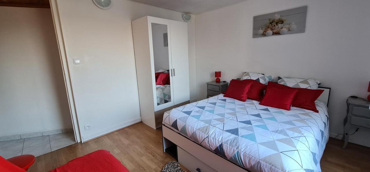 Belle Maison Avec Jardin Rdc T3 De 70M2 Vacances Ou Cure Thermale Rochefort Exteriör bild